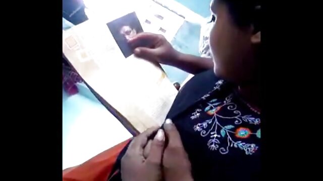 Hussy pompomlány szopást ad egy tetovált srácnak házi sex video